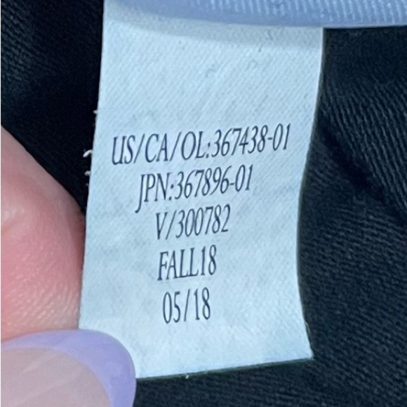 Banana Republic Black Long Sleeve V-Neck Basics Tee Shirt - Size Small - Picture 9 of 10